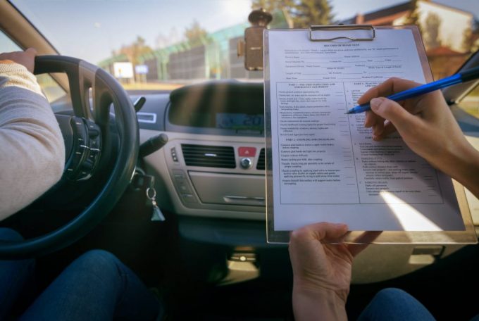 Prawo jazdy i stres przed egzaminem – jak sobie z nim poradzić?